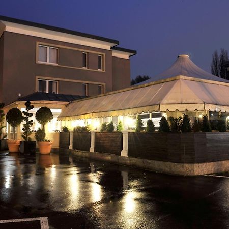 Bivius Hotel Restaurant Luxembourg Strassen Eksteriør bilde