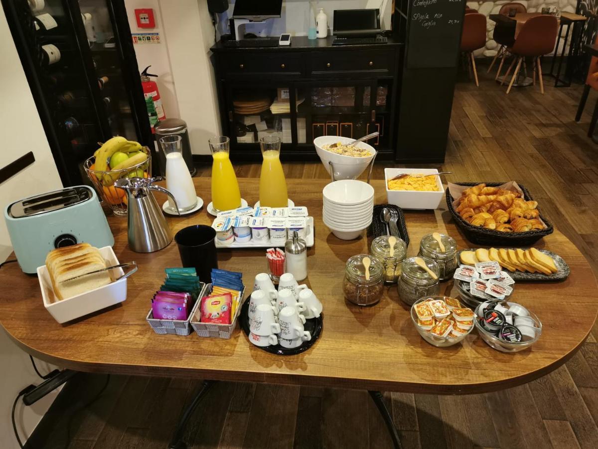 Bivius Hotel Restaurant Luxembourg Strassen Eksteriør bilde