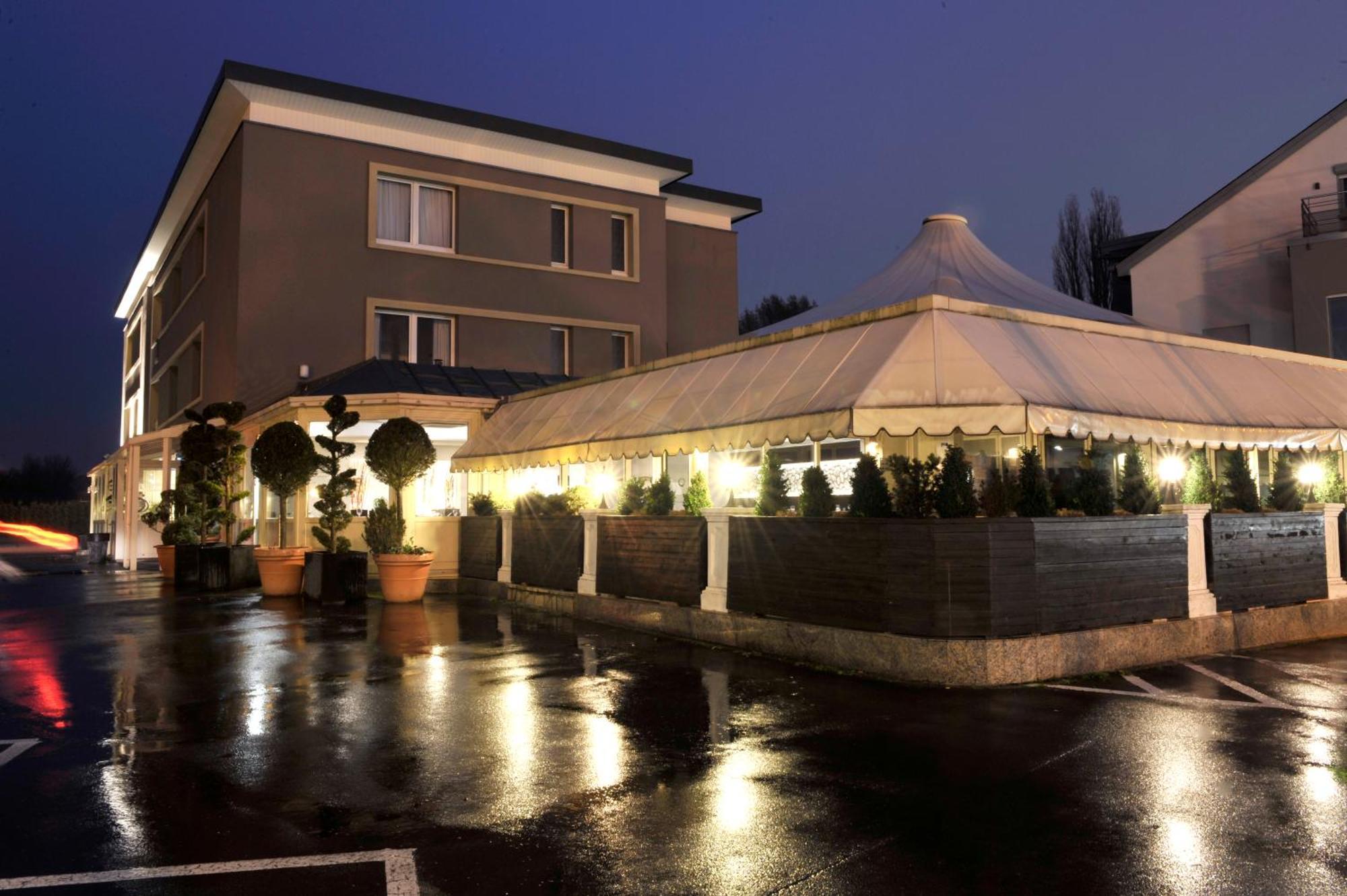 Bivius Hotel Restaurant Luxembourg Strassen Eksteriør bilde